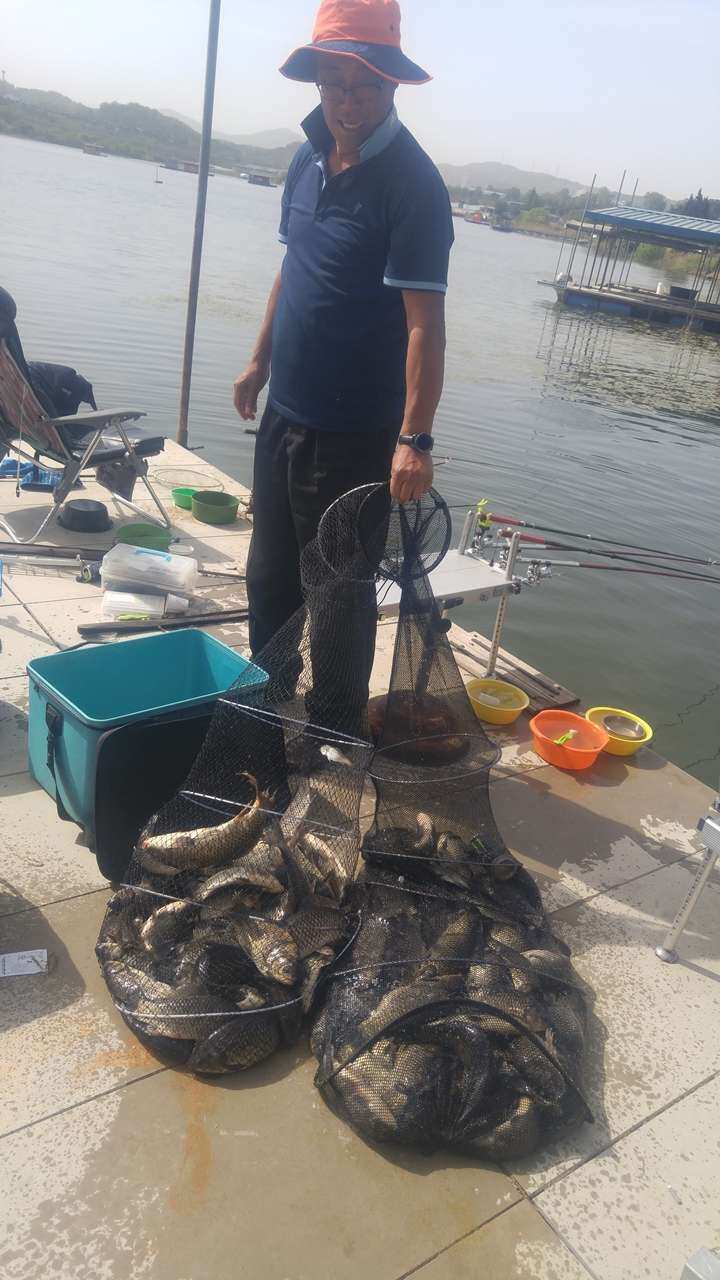 fish_pay_05541778.jpg