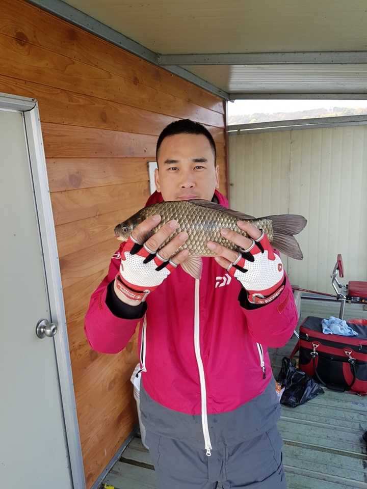 fish_pay_12304481.jpg