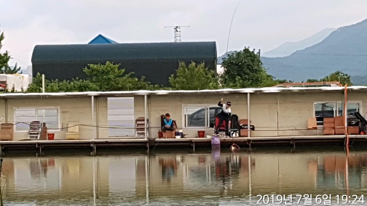 f35d8049-3ddc-4ccf-9aa2-537fd1188f66.jpg